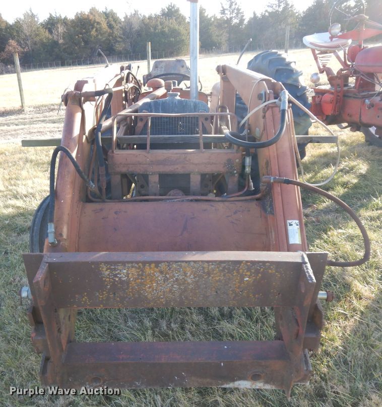 image for item IG9080 International Harvester 444  tractor