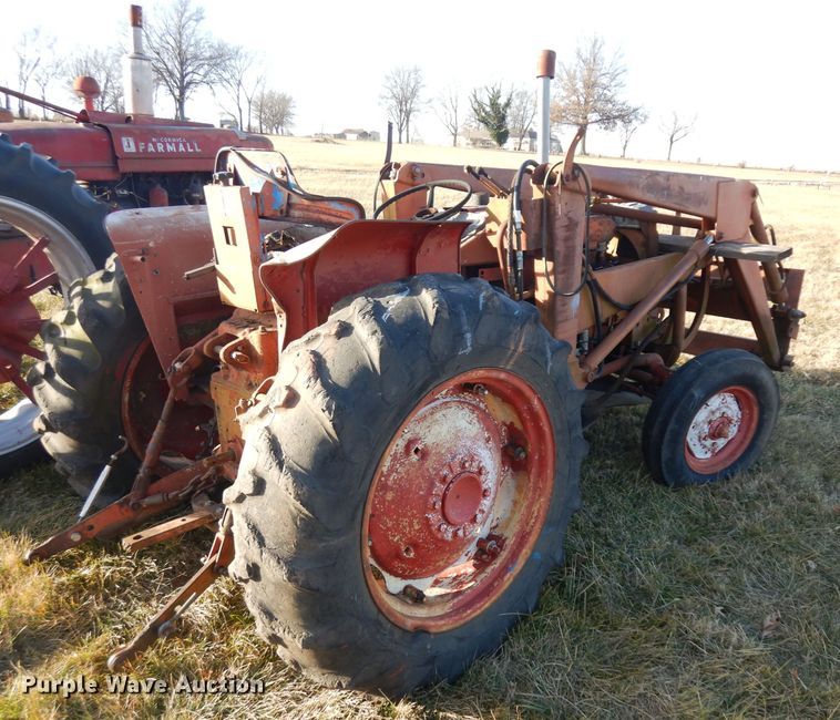 image for item IG9080 International Harvester 444  tractor