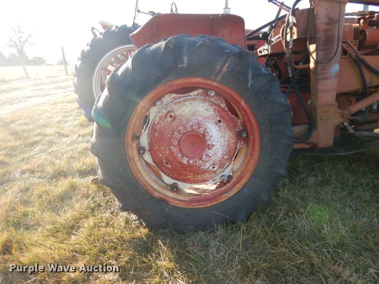 image for item IG9080 International Harvester 444  tractor