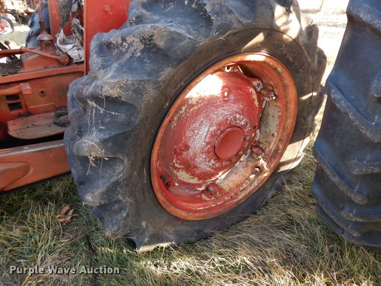 image for item IG9080 International Harvester 444  tractor