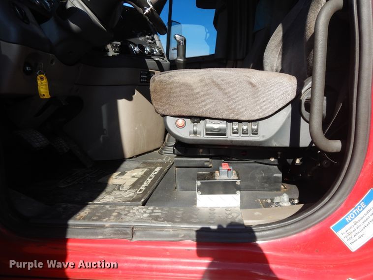 image for item DF6738 2009 Freightliner Cascadia  semi truck