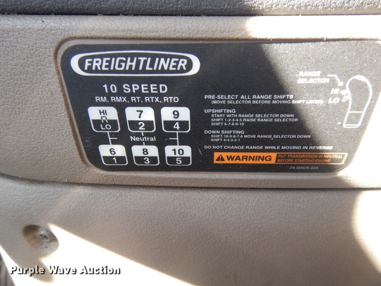 image for item DF6738 2009 Freightliner Cascadia  semi truck