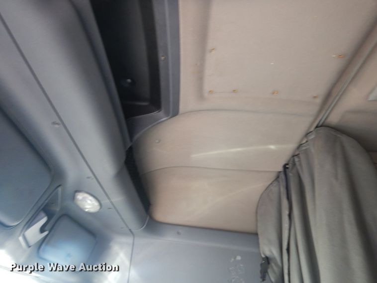 image for item DF6738 2009 Freightliner Cascadia  semi truck