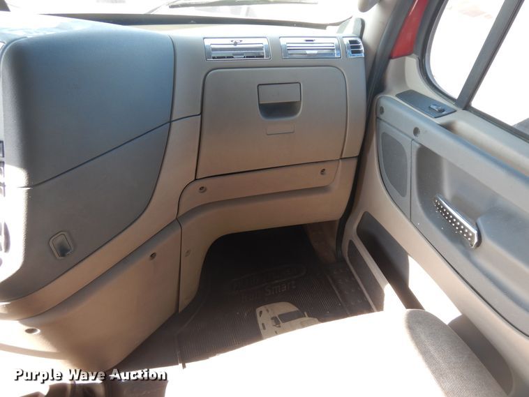 image for item DF6738 2009 Freightliner Cascadia  semi truck