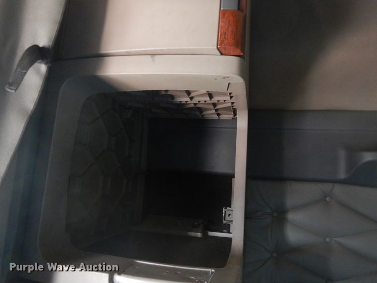 image for item DF6738 2009 Freightliner Cascadia  semi truck