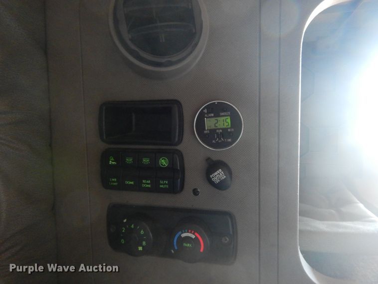 image for item DF6738 2009 Freightliner Cascadia  semi truck