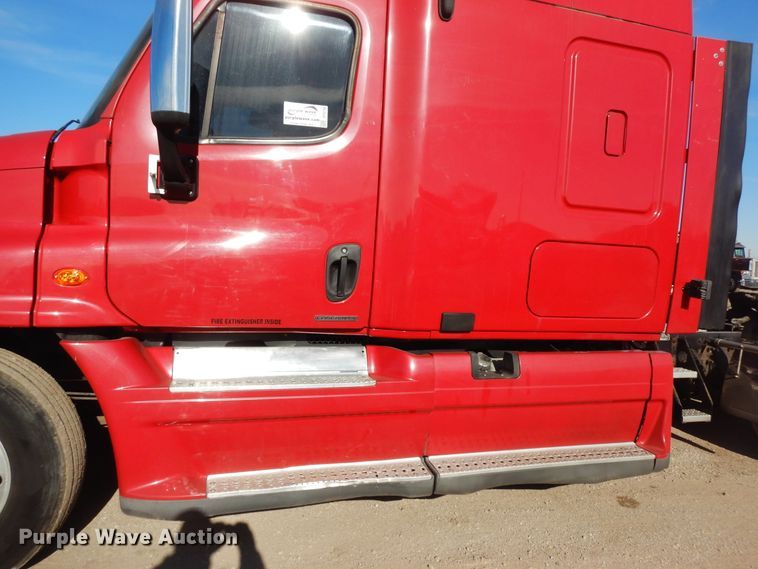 image for item DF6738 2009 Freightliner Cascadia  semi truck