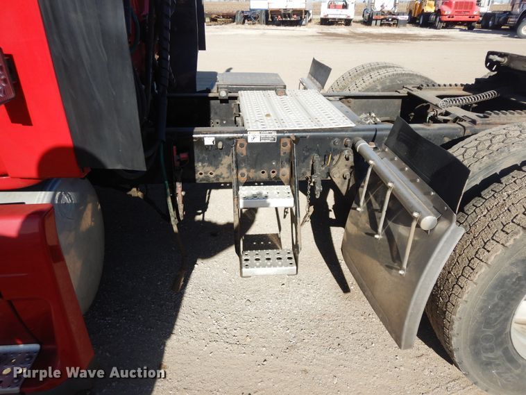 image for item DF6738 2009 Freightliner Cascadia  semi truck