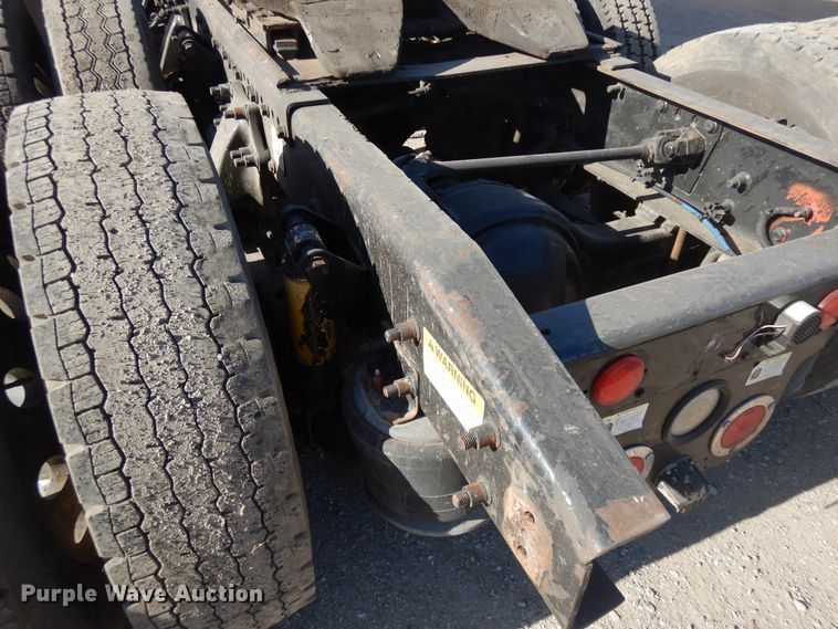 image for item DF6738 2009 Freightliner Cascadia  semi truck