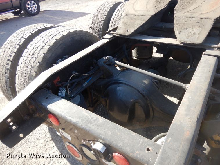 image for item DF6738 2009 Freightliner Cascadia  semi truck