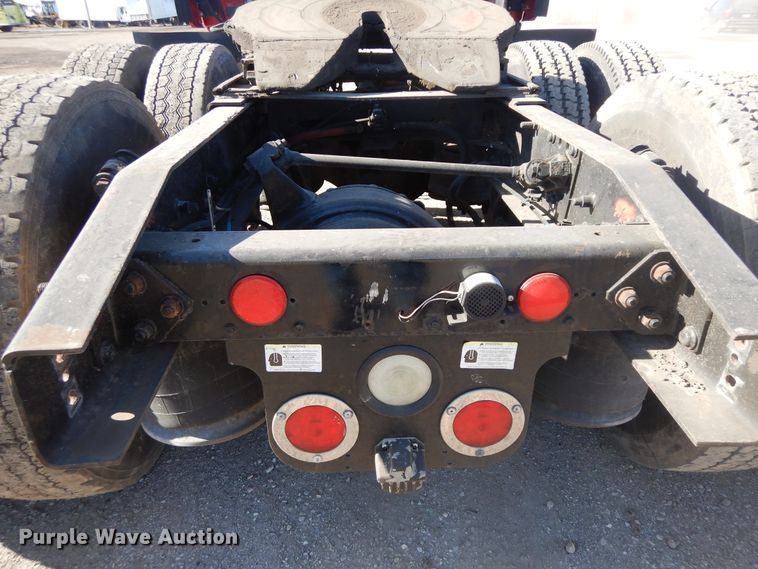 image for item DF6738 2009 Freightliner Cascadia  semi truck