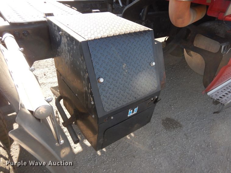 image for item DF6738 2009 Freightliner Cascadia  semi truck