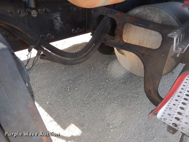 image for item DF6738 2009 Freightliner Cascadia  semi truck