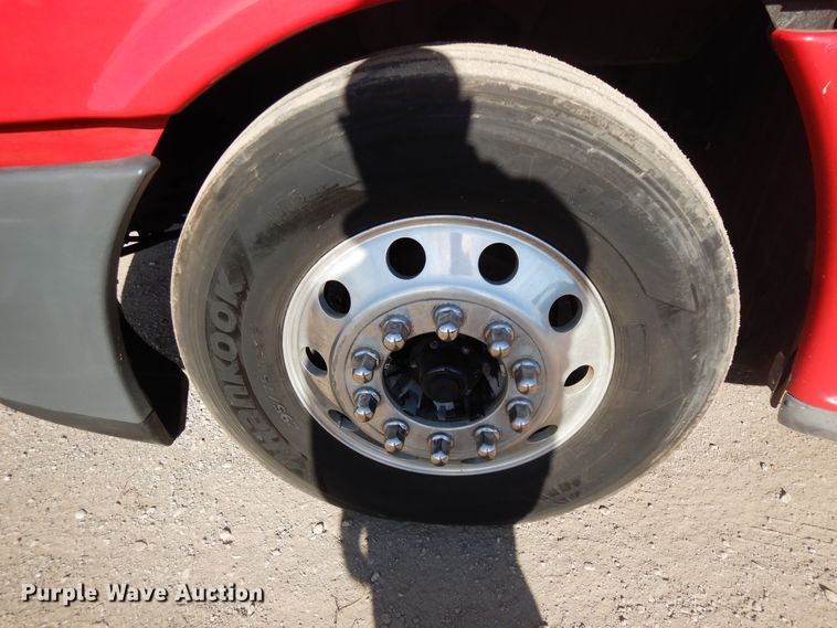 image for item DF6738 2009 Freightliner Cascadia  semi truck