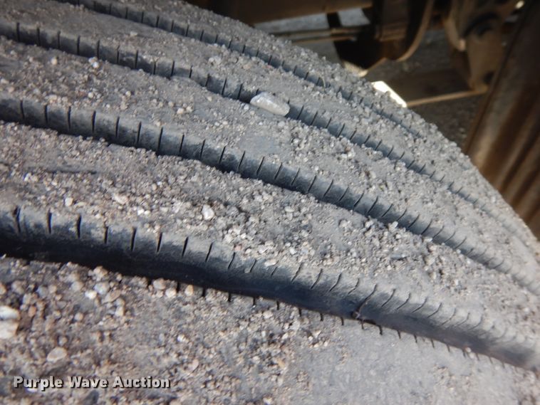 image for item DF6738 2009 Freightliner Cascadia  semi truck