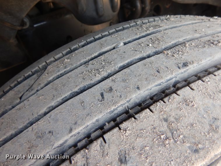 image for item DF6738 2009 Freightliner Cascadia  semi truck