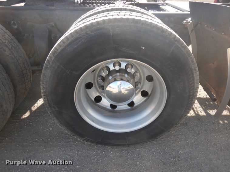 image for item DF6738 2009 Freightliner Cascadia  semi truck