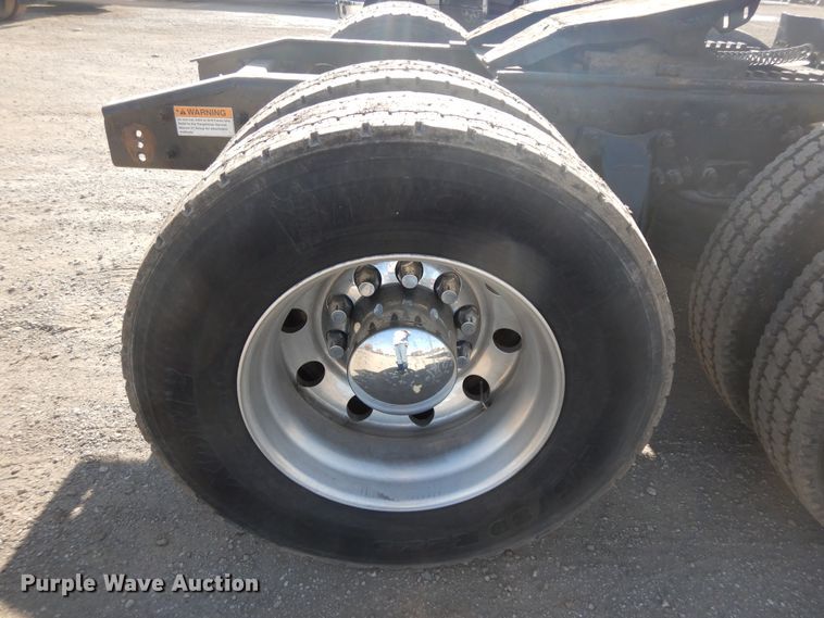 image for item DF6738 2009 Freightliner Cascadia  semi truck