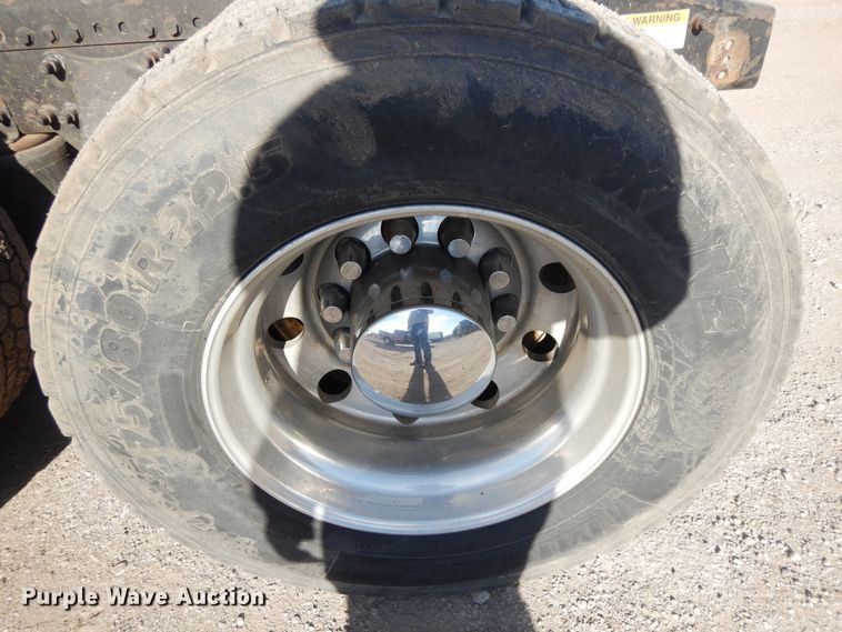 image for item DF6738 2009 Freightliner Cascadia  semi truck