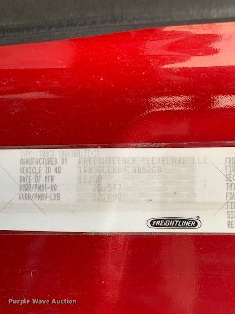 image for item DF6738 2009 Freightliner Cascadia  semi truck