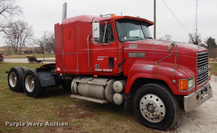 image for item DF6744 1991 Mack CH613  truck tractor