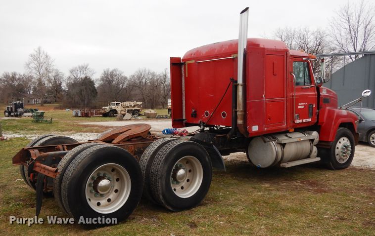 image for item DF6744 1991 Mack CH613  truck tractor