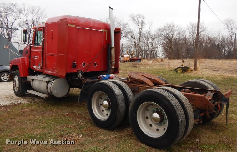 image for item DF6744 1991 Mack CH613  truck tractor