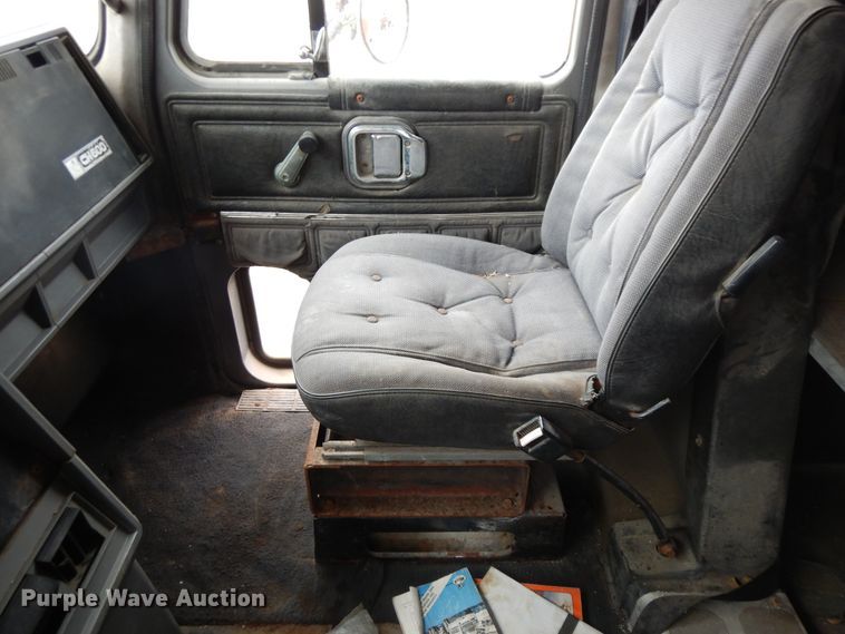 image for item DF6744 1991 Mack CH613  truck tractor