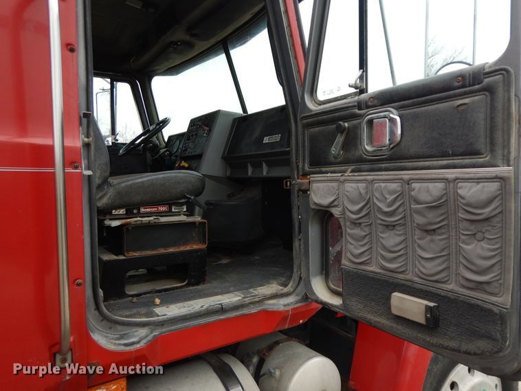 image for item DF6744 1991 Mack CH613  truck tractor