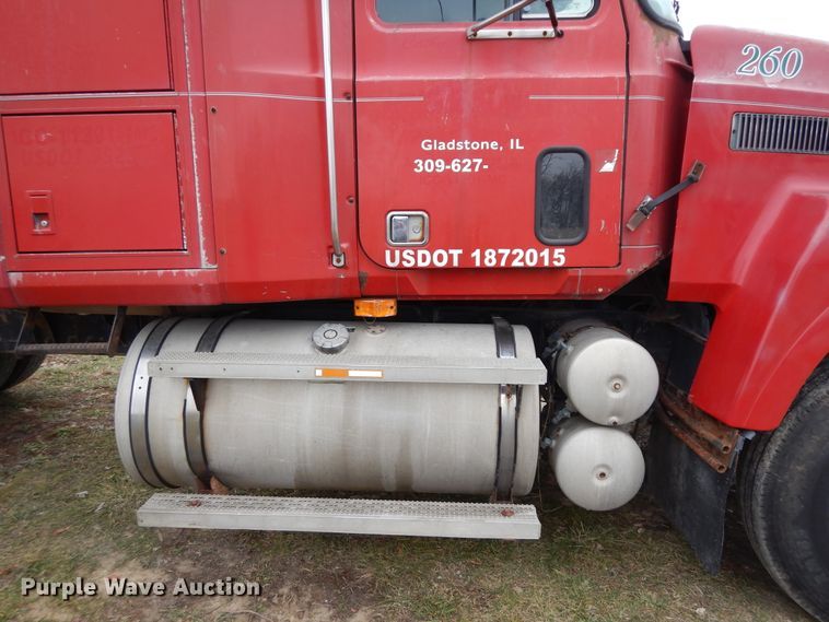 image for item DF6744 1991 Mack CH613  truck tractor