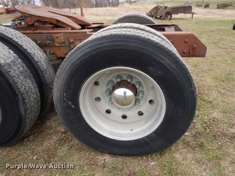 image for item DF6744 1991 Mack CH613  truck tractor