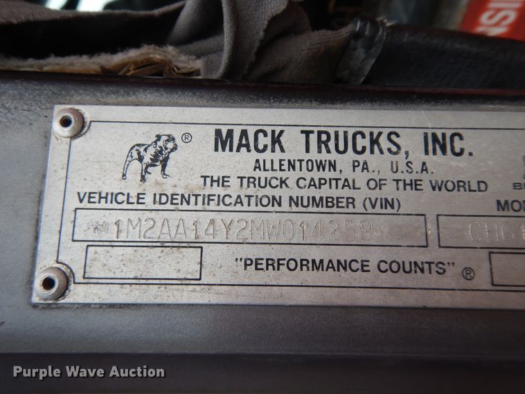 image for item DF6744 1991 Mack CH613  truck tractor