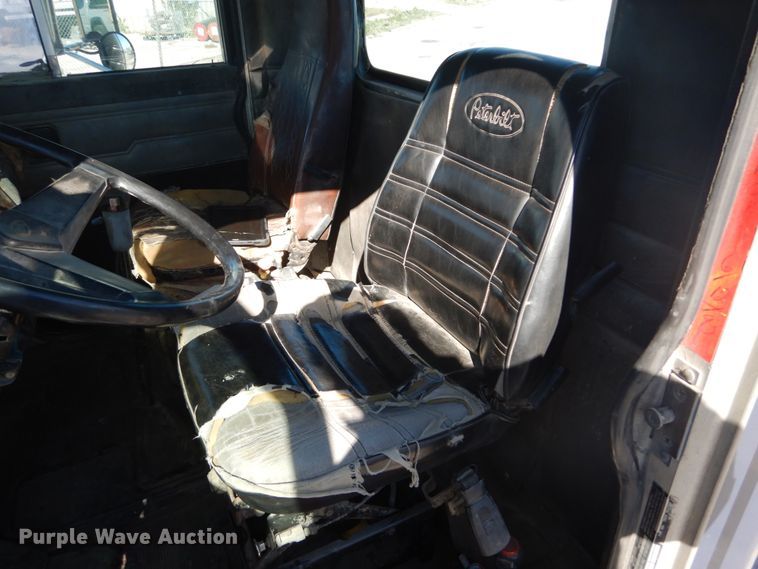 image for item DI1006 1988 Peterbilt 379  semi truck