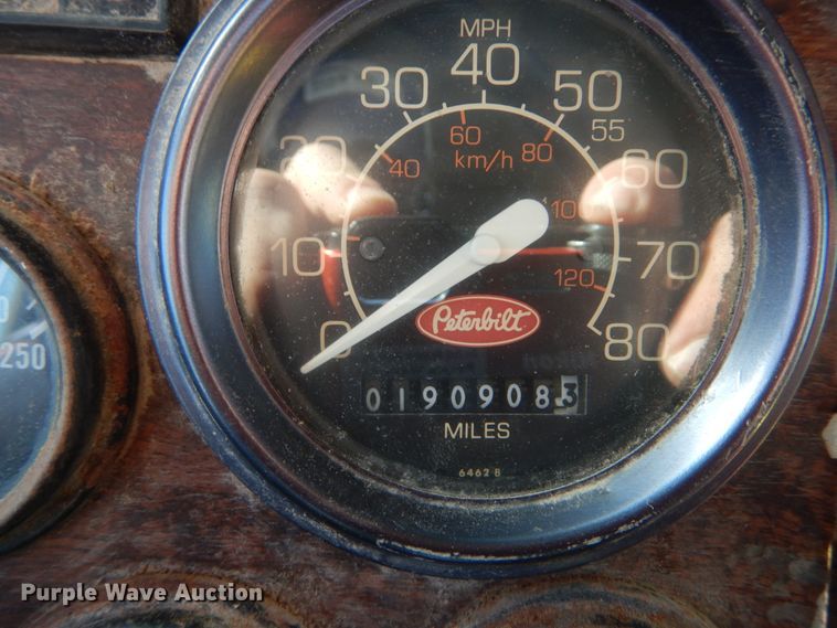 image for item DI1006 1988 Peterbilt 379  semi truck