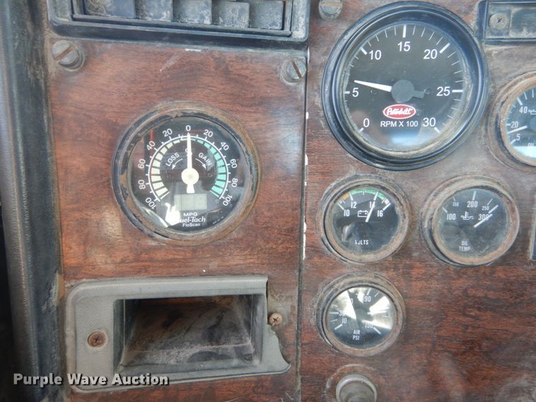 image for item DI1006 1988 Peterbilt 379  semi truck