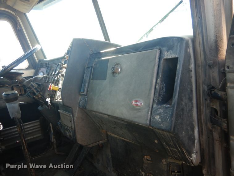 image for item DI1006 1988 Peterbilt 379  semi truck