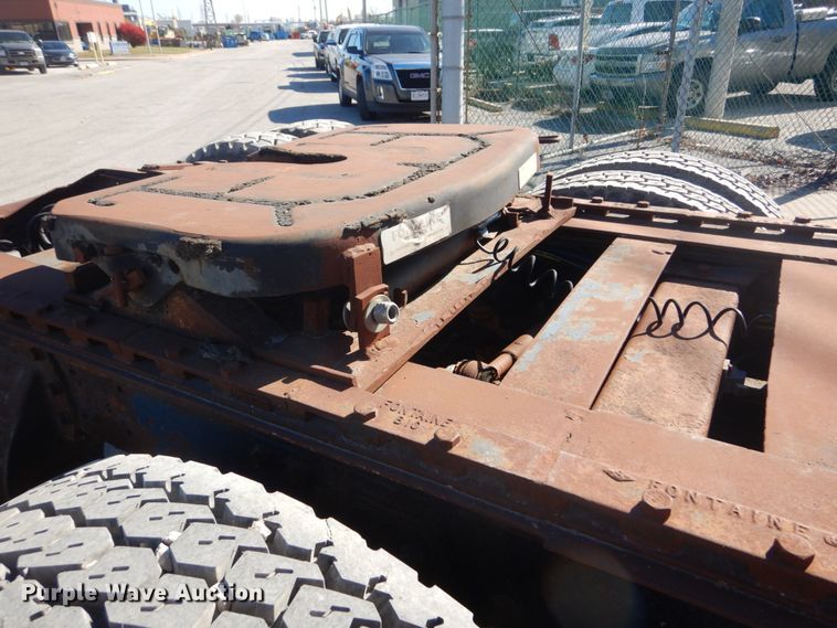 image for item DI1006 1988 Peterbilt 379  semi truck