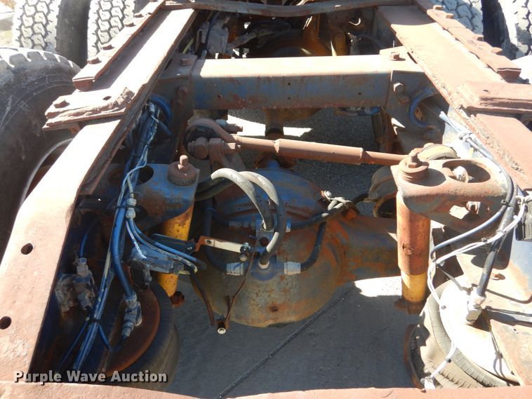 image for item DI1006 1988 Peterbilt 379  semi truck