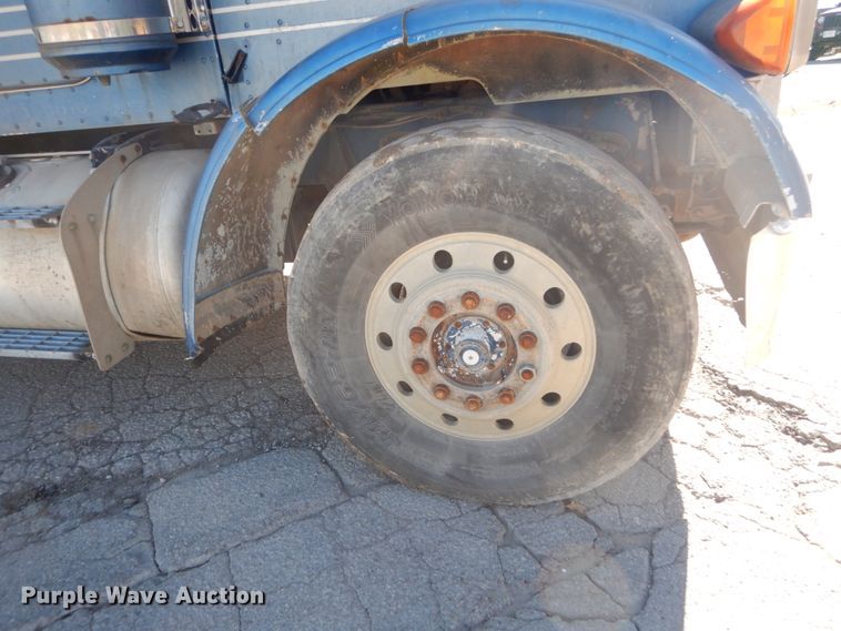 image for item DI1006 1988 Peterbilt 379  semi truck