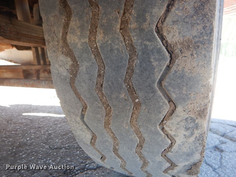 image for item DI1006 1988 Peterbilt 379  semi truck