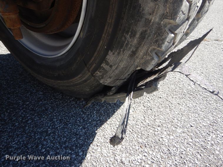 image for item DI1006 1988 Peterbilt 379  semi truck