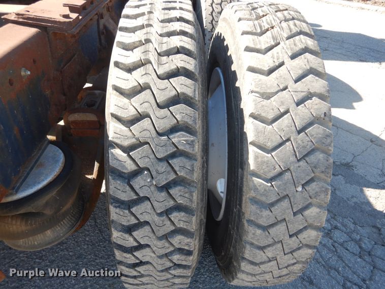 image for item DI1006 1988 Peterbilt 379  semi truck