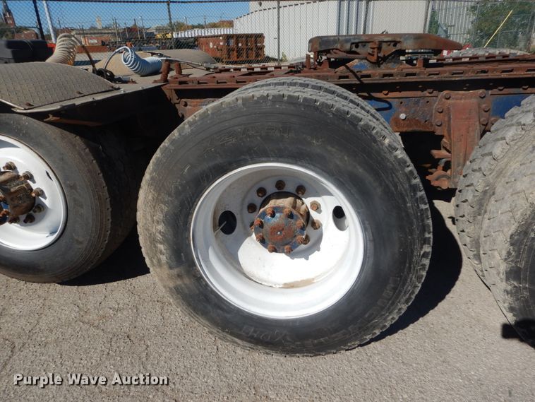 image for item DI1006 1988 Peterbilt 379  semi truck