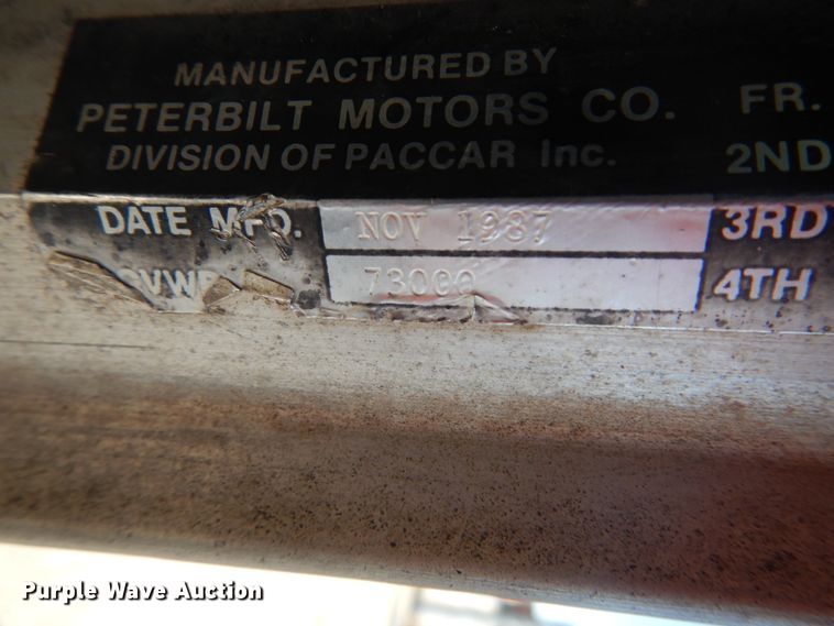 image for item DI1006 1988 Peterbilt 379  semi truck