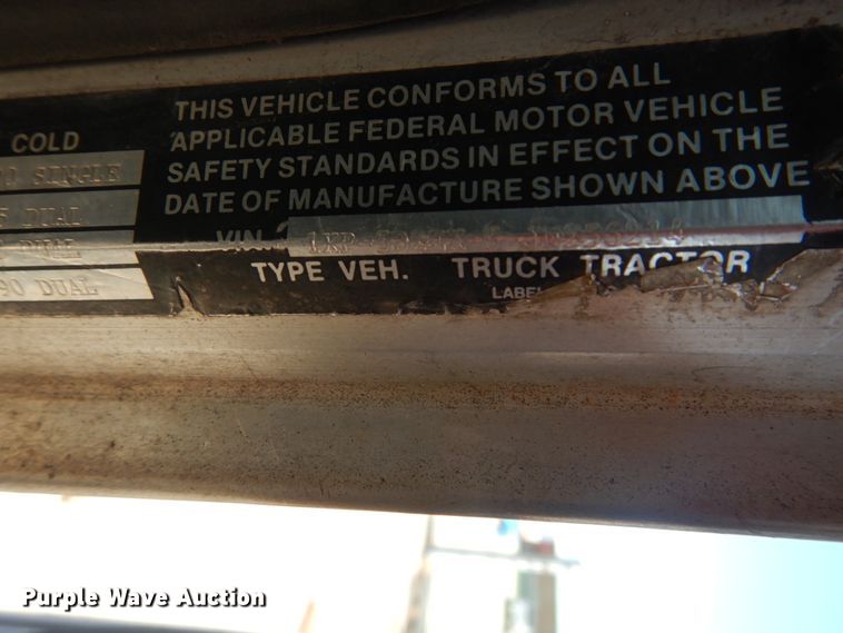 image for item DI1006 1988 Peterbilt 379  semi truck