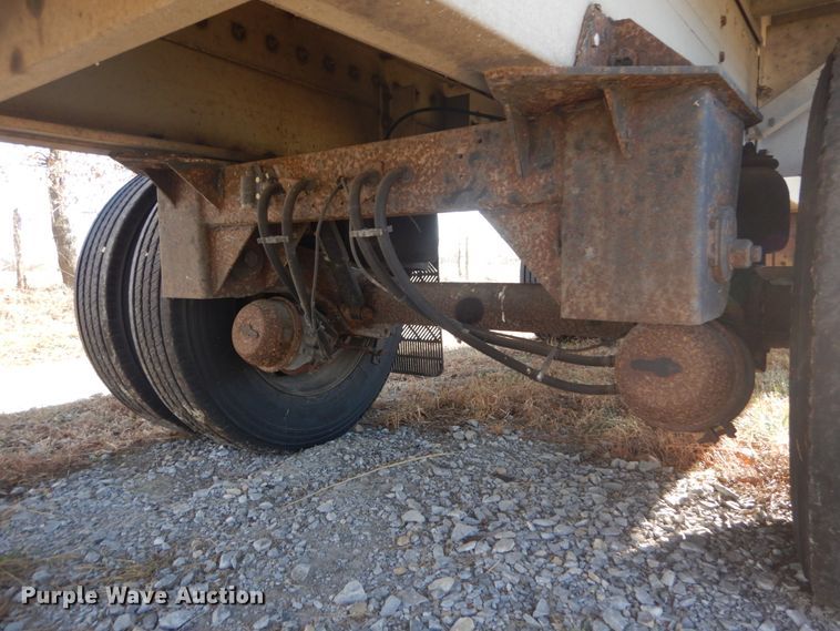 image for item DI1081 2006 Reitnouer Max Miser flatbed trailer