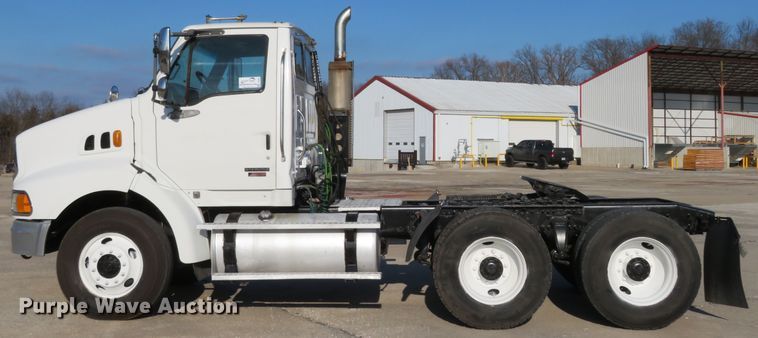 image for item DI3986 2007 Sterling A-Line  semi truck