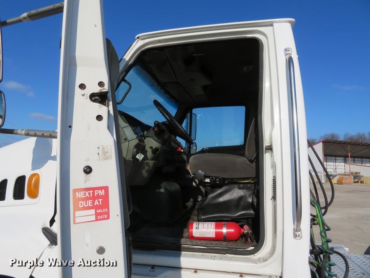 image for item DI3986 2007 Sterling A-Line  semi truck