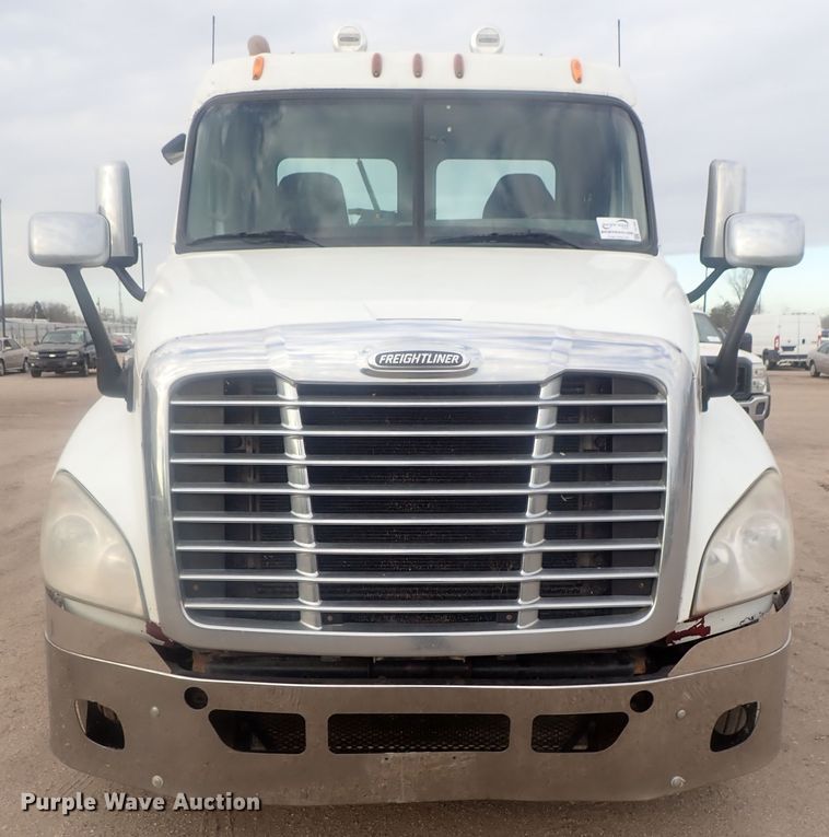 image for item DI7492 2011 Freightliner Cascadia  semi truck