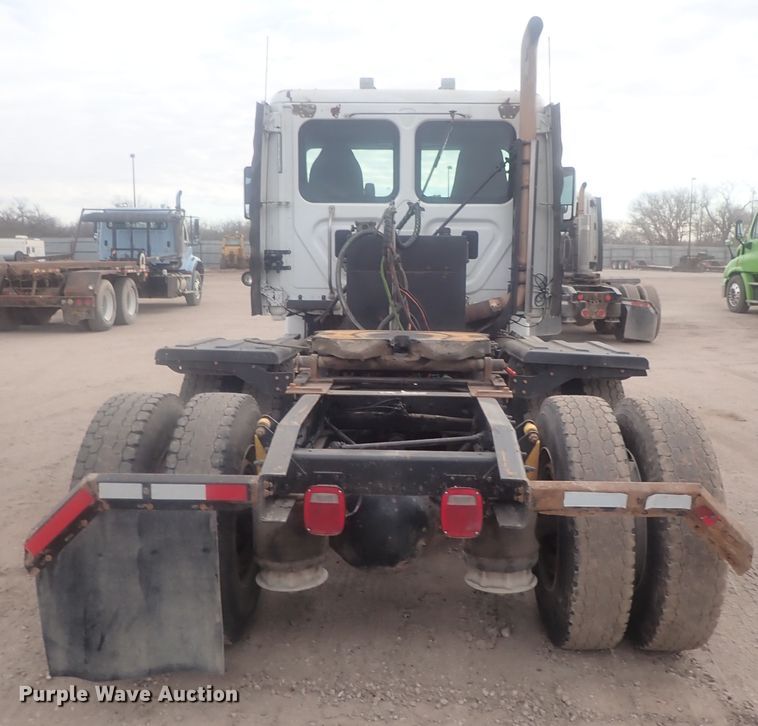 image for item DI7492 2011 Freightliner Cascadia  semi truck